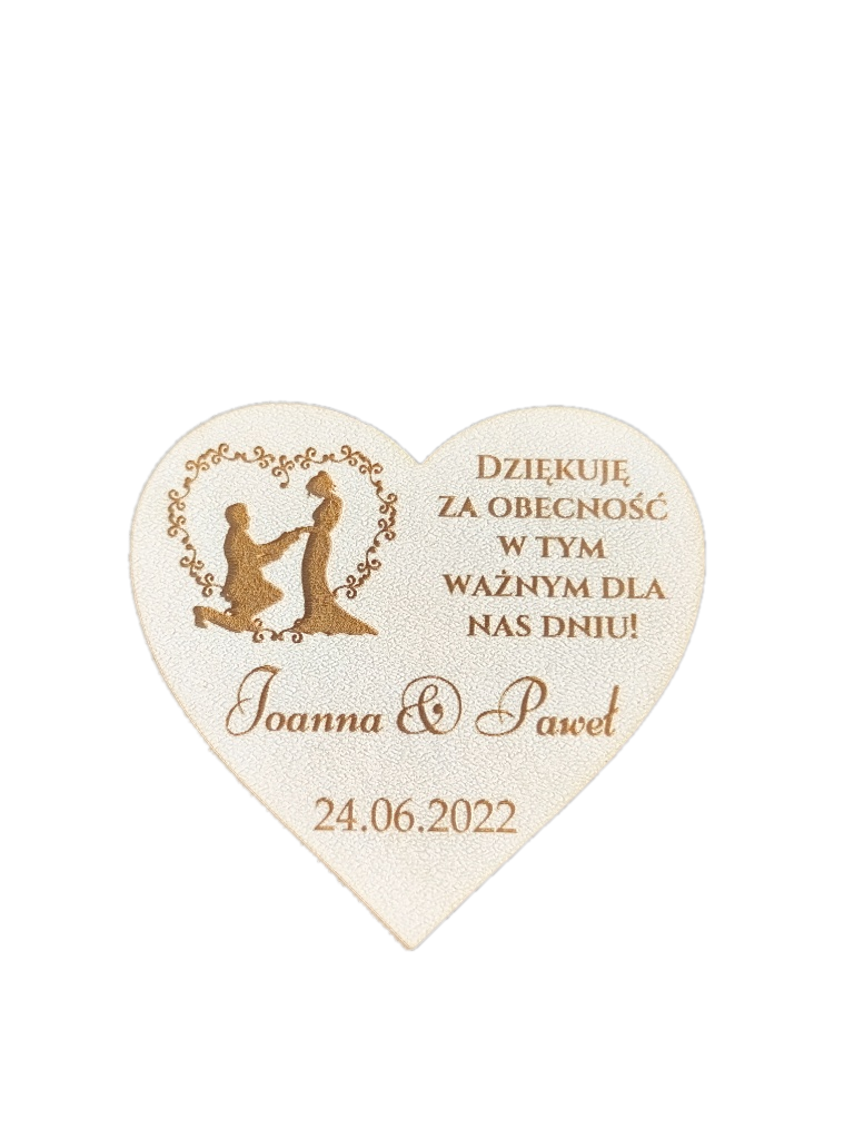 Magnes w kształcie serca z grawerowanym personalizowanym tekstem, imionami i datą – przykładowy wzór 13.