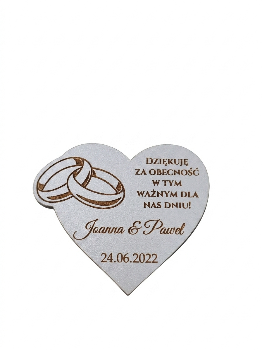 Magnes w kształcie serca z grawerowanym personalizowanym tekstem, imionami i datą – przykładowy wzór 23.